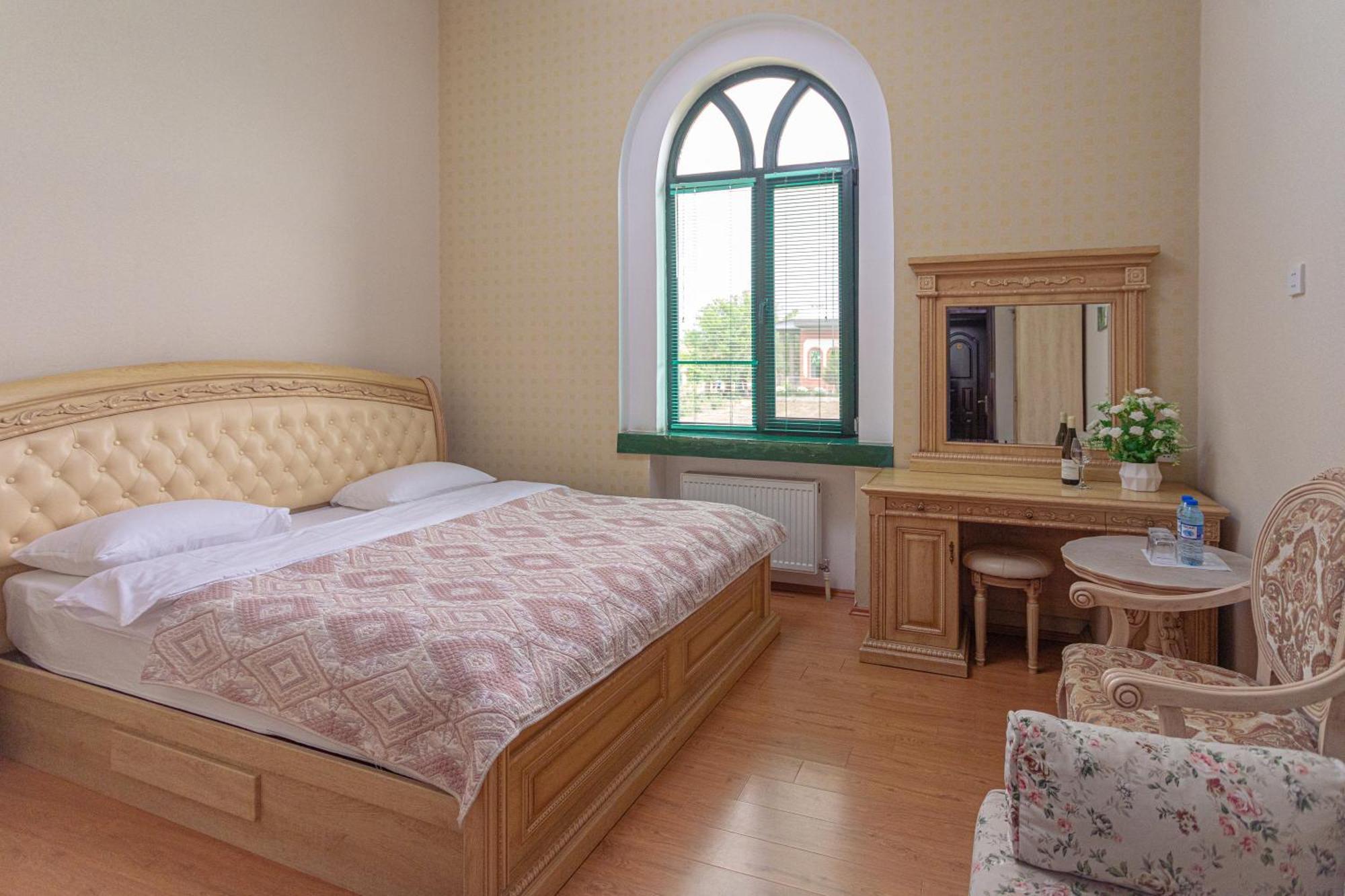 Chabiant Guesthouse Chateau Monolit Ikinci Yeniyol Exterior photo